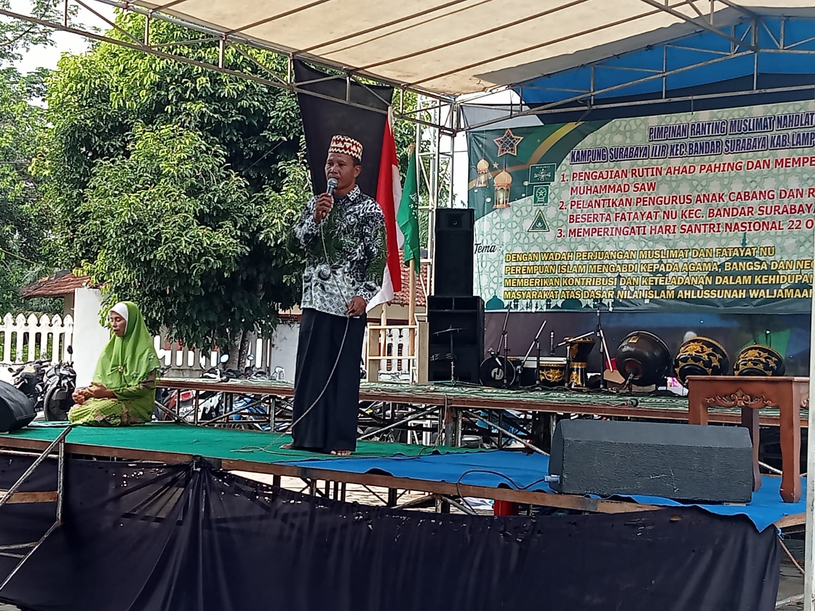 Plt Kasi Kesra Bpk NGAPURANTO,S.A.P. mewakili Camat Bandar Surabaya Memberikan Sambutan Dalam Pengajian di Masjid Babu Salam Surabaya Ilir